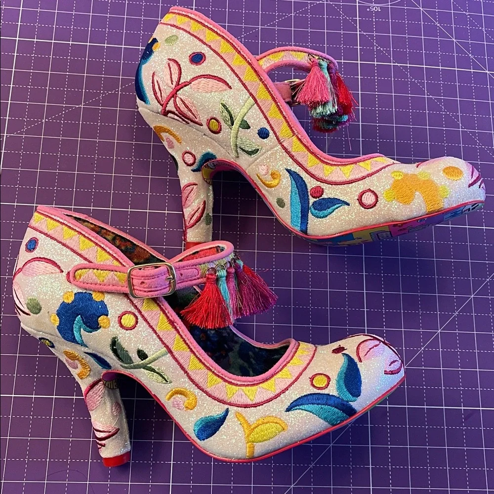 NWOB Irregular Choice Size 39 white glitter embroidered heels. - Picture 3 of 5